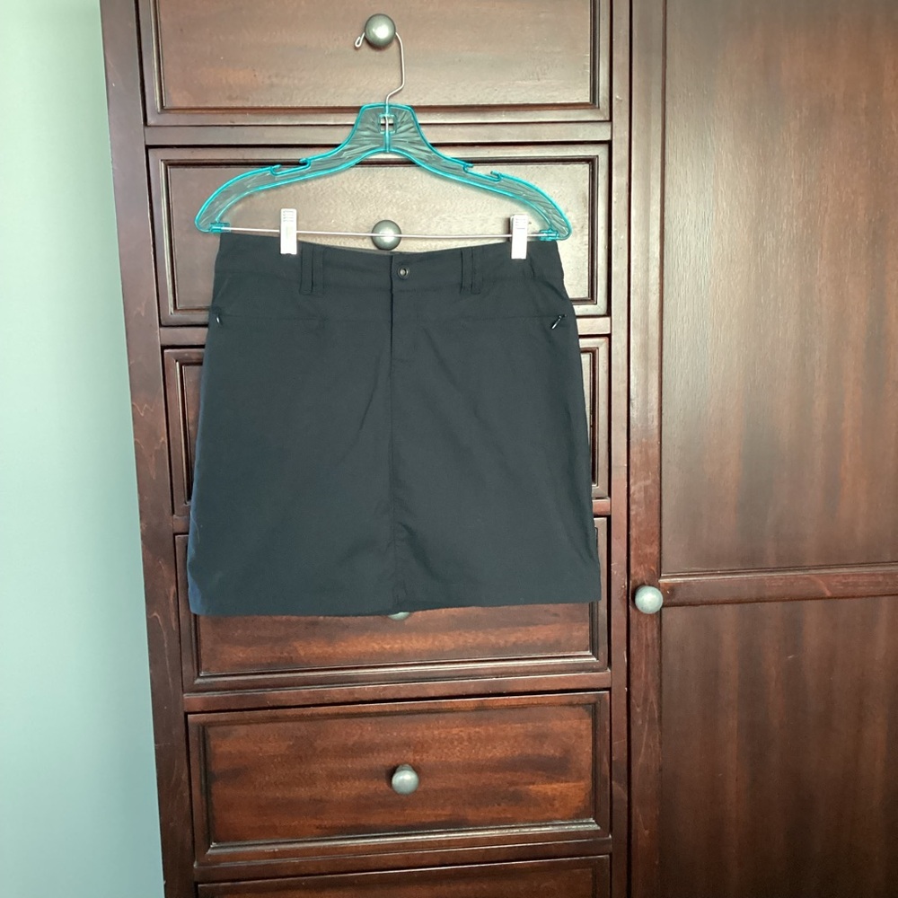 REI Sporty Athleasure Black Hiking Skort in EUC